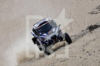 2022-01-01 - 327 Locmane Romain (fra), Fourmaux Maxime (fra), Quad Bike Evasion, Can-Am Maverick XRS, T3 FIA, action during the Stage 1A of the Dakar Rally 2022 between Jeddah and Hail, on January 1st 2022 in Hail, Saudi Arabia - STAGE 1A OF THE DAKAR RALLY 2022 BETWEEN JEDDAH AND HAIL - RALLY - MOTORS