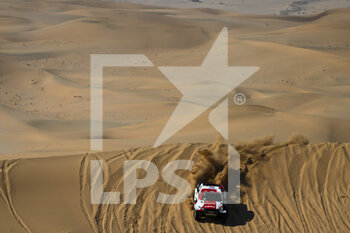2022-01-01 - 225 Lategan Henk (zaf), Cummings Brett (zaf), Toyota Gazoo Racing, Toyota GR DKR Hilux T1+, Auto FIA T1/T2, action during the Stage 1A of the Dakar Rally 2022 between Jeddah and Hail, on January 1st 2022 in Hail, Saudi Arabia - STAGE 1A OF THE DAKAR RALLY 2022 BETWEEN JEDDAH AND HAIL - RALLY - MOTORS