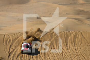 2022-01-01 - 233 Variawa Shameer (zaf), Stassen Danie (zaf), Toyota Gazoo Racing, Toyota GR DKR Hilux T1+, Auto FIA T1/T2, action during the Stage 1A of the Dakar Rally 2022 between Jeddah and Hail, on January 1st 2022 in Hail, Saudi Arabia - STAGE 1A OF THE DAKAR RALLY 2022 BETWEEN JEDDAH AND HAIL - RALLY - MOTORS