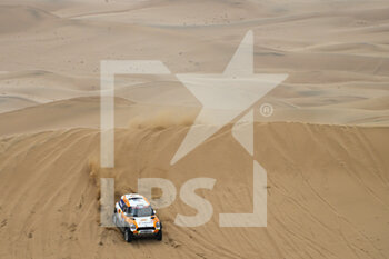 2022-01-01 - 238 Sanz Laia (spa), Gerini Maurizio (ita), X-Raid Mini John Cooper Works Rally, Mini All4 Racing, Auto FIA T1/T2, action during the Stage 1A of the Dakar Rally 2022 between Jeddah and Hail, on January 1st 2022 in Hail, Saudi Arabia - STAGE 1A OF THE DAKAR RALLY 2022 BETWEEN JEDDAH AND HAIL - RALLY - MOTORS