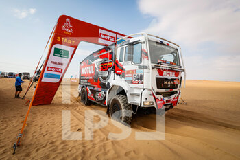 2022-01-01 - 540 Besnard Sylvain (fra), Laliche Sylvain (fra), Cappucio Frédéric (fra), Team SSP, Man TGA 114, T5 FIA Camion, action DSS during the Stage 1A of the Dakar Rally 2022 between Jeddah and Hail, on January 1st 2022 in Hail, Saudi Arabia - STAGE 1A OF THE DAKAR RALLY 2022 BETWEEN JEDDAH AND HAIL - RALLY - MOTORS