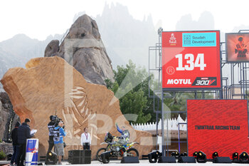2022-01-01 - 134 Feliu Isaac (spa), Twintrail Racing Team, KTM 450 Rally Replica, Moto, Original by Motul, action during the Podium Start of the Dakar Rally 2022, on January 1st 2022 in Hail, Saudi Arabia - PODIUM START OF THE DAKAR RALLY 2022 - RALLY - MOTORS