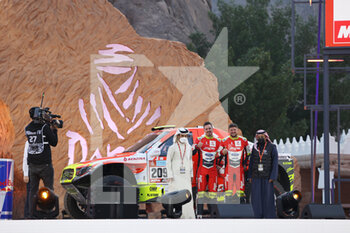 2022-01-01 - 209 Prokop Martin (cze), Chytka Viktor (cze), Benzina Orlen Team, Ford Raptor RS Cross Country T1+, Auto FIA T1/T2, action, Ben Sulayem Mohammed (are), President of the FIA during the Podium Start of the Dakar Rally 2022, on January 1st 2022 in Hail, Saudi Arabia - PODIUM START OF THE DAKAR RALLY 2022 - RALLY - MOTORS