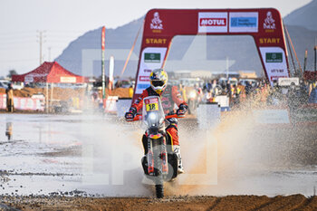 2022-01-02 - 18 Price Toby (aus), Red Bull KTM Factory Racing, KTM 450 Rally Factory Replica, Moto, W2RC, action during the Stage 1B of the Dakar Rally 2022 around Hail, on January 2nd, 2022 in Hail, Saudi Arabia - STAGE 1B OF THE DAKAR RALLY 2022 - RALLY - MOTORS