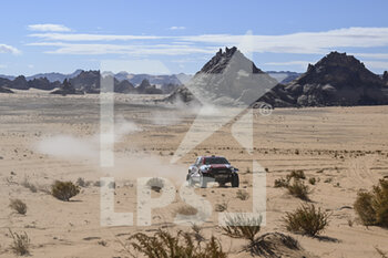 2022-01-02 - 207 De Villiers Giniel (zaf), Murphy Dennis (zaf), Toyota Gazoo Racing, Toyota GR DKR Hilux T1+, Auto FIA T1/T2, action during the Stage 1B of the Dakar Rally 2022 around Hail, on January 2nd, 2022 in Hail, Saudi Arabia - STAGE 1B OF THE DAKAR RALLY 2022 - RALLY - MOTORS