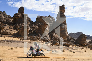 2022-01-02 - 115 Kelly John (bwa), Lyndon Poskitt Racing, KTM Rally Replica, Moto, Original by Motul, action during the Stage 1B of the Dakar Rally 2022 around Hail, on January 2nd, 2022 in Hail, Saudi Arabia - STAGE 1B OF THE DAKAR RALLY 2022 - RALLY - MOTORS