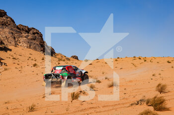 2022-01-02 - 205 Al Rajhi Yazeed (sau), Orr Michael (gbr), Overdrive Toyota, Toyota Hilux Overdrive, Auto FIA T1/T2, W2RC, action during the Stage 1B of the Dakar Rally 2022 around Hail, on January 2nd, 2022 in Hail, Saudi Arabia - STAGE 1B OF THE DAKAR RALLY 2022 - RALLY - MOTORS
