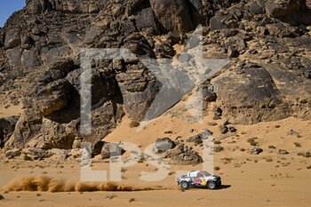 2022-01-02 - 201 Al-Attiyah Nasser (qat), Baumel Batthieu (fra), Toyota Gazoo Racing, Toyota GR DKR Hilux T1+, Auto FIA T1/T2, W2RC, action during the Stage 1B of the Dakar Rally 2022 around Hail, on January 2nd, 2022 in Hail, Saudi Arabia - STAGE 1B OF THE DAKAR RALLY 2022 - RALLY - MOTORS