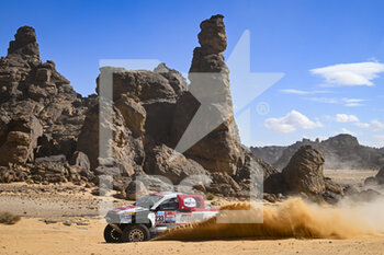 2022-01-02 - 233 Variawa Shameer (zaf), Stassen Danie (zaf), Toyota Gazoo Racing, Toyota GR DKR Hilux T1+, Auto FIA T1/T2, action during the Stage 1B of the Dakar Rally 2022 around Hail, on January 2nd, 2022 in Hail, Saudi Arabia - STAGE 1B OF THE DAKAR RALLY 2022 - RALLY - MOTORS