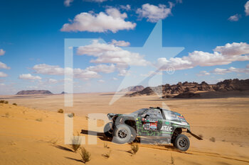 2022-01-02 - 233 Variawa Shameer (zaf), Stassen Danie (zaf), Toyota Gazoo Racing, Toyota GR DKR Hilux T1+, Auto FIA T1/T2, action during the Stage 1B of the Dakar Rally 2022 around Hail, on January 2nd, 2022 in Hail, Saudi Arabia - STAGE 1B OF THE DAKAR RALLY 2022 - RALLY - MOTORS