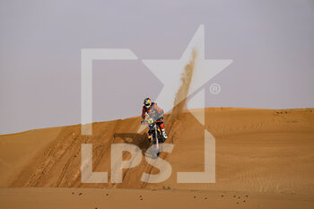 2022-01-03 - 18 Price Toby (aus), Red Bull KTM Factory Racing, KTM 450 Rally Factory Replica, Moto, W2RC, action during the Stage 2 of the Dakar Rally 2022 between Hail and Al Artawiya, on January 3rd 2022 in Al Artawiya, Saudi Arabia - STAGE 2 OF THE DAKAR RALLY 2022 BETWEEN HAIL AND AL ARTAWIYA - RALLY - MOTORS