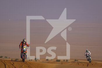 2022-01-03 - 18 Price Toby (aus), Red Bull KTM Factory Racing, KTM 450 Rally Factory Replica, Moto, W2RC, action during the Stage 2 of the Dakar Rally 2022 between Hail and Al Artawiya, on January 3rd 2022 in Al Artawiya, Saudi Arabia - STAGE 2 OF THE DAKAR RALLY 2022 BETWEEN HAIL AND AL ARTAWIYA - RALLY - MOTORS