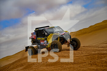 2022-01-03 - 401 Jones Austin (usa), Gugelmin Gustavo (bra), Can-Am Factory South Racing, Can-Am XRS, T4 FIA SSV, W2RC, Motul, action during the Stage 2 of the Dakar Rally 2022 between Hail and Al Artawiya, on January 3rd 2022 in Al Artawiya, Saudi Arabia - STAGE 2 OF THE DAKAR RALLY 2022 BETWEEN HAIL AND AL ARTAWIYA - RALLY - MOTORS
