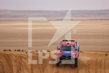 2022-01-03 - 222 Alvarez Lucio (arg), Monleon Armand (spa), Overdrive Toyota, Toyota Hilux Overdrive, Auto FIA T1/T2, action during the Stage 2 of the Dakar Rally 2022 between Hail and Al Artawiya, on January 3rd 2022 in Al Artawiya, Saudi Arabia - STAGE 2 OF THE DAKAR RALLY 2022 BETWEEN HAIL AND AL ARTAWIYA - RALLY - MOTORS