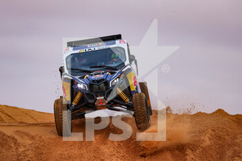 2022-01-03 - 305 Lopez Contardo Francisco (chl), Latrach Vinagre Juan Pablo (chl), EKS - South Racing, Can-Am XRS, T3 FIA, action during the Stage 2 of the Dakar Rally 2022 between Hail and Al Artawiya, on January 3rd 2022 in Al Artawiya, Saudi Arabia - STAGE 2 OF THE DAKAR RALLY 2022 BETWEEN HAIL AND AL ARTAWIYA - RALLY - MOTORS
