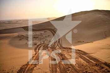 2022-01-04 - Landscape, dune, sand during the Stage 3 of the Dakar Rally 2022 between Al Artawiya and Al Qaysumah, on January 4th 2022 in Al Qaysumah, Saudi Arabia - STAGE 3 OF THE DAKAR RALLY 2022 BETWEEN AL QAYSUMAH AND AL QAYSUMAH - RALLY - MOTORS