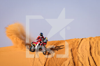 2022-01-04 - 04 Sanders Daniel (aus), GasGas Factory Racing, KTM 450 Rally Factory Replica, Moto, W2RC, action during the Stage 3 of the Dakar Rally 2022 between Al Qaysumah and Al Qaysumah, on January 4th 2022 in Al Qaysumah, Saudi Arabia - STAGE 3 OF THE DAKAR RALLY 2022 BETWEEN AL QAYSUMAH AND AL QAYSUMAH - RALLY - MOTORS