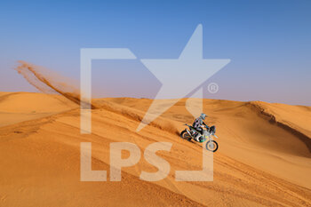 2022-01-04 - 46 Lucci Paolo (ita), Solarys Racing, Husqvarna FR450, Moto, W2RC, action during the Stage 3 of the Dakar Rally 2022 between Al Qaysumah and Al Qaysumah, on January 4th 2022 in Al Qaysumah, Saudi Arabia - STAGE 3 OF THE DAKAR RALLY 2022 BETWEEN AL QAYSUMAH AND AL QAYSUMAH - RALLY - MOTORS