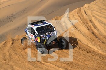 2022-01-04 - 305 Lopez Contardo Francisco (chl), Latrach Vinagre Juan Pablo (chl), EKS - South Racing, Can-Am XRS, T3 FIA, action during the Stage 3 of the Dakar Rally 2022 between Al Artawiya and Al Qaysumah, on January 4th 2022 in Al Qaysumah, Saudi Arabia - STAGE 3 OF THE DAKAR RALLY 2022 BETWEEN AL QAYSUMAH AND AL QAYSUMAH - RALLY - MOTORS