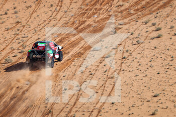 2022-01-04 - 205 Al Rajhi Yazeed (sau), Orr Michael (gbr), Overdrive Toyota, Toyota Hilux Overdrive, Auto FIA T1/T2, W2RC, action during the Stage 3 of the Dakar Rally 2022 between Al Qaysumah and Al Qaysumah, on January 4th 2022 in Al Qaysumah, Saudi Arabia - STAGE 3 OF THE DAKAR RALLY 2022 BETWEEN AL QAYSUMAH AND AL QAYSUMAH - RALLY - MOTORS