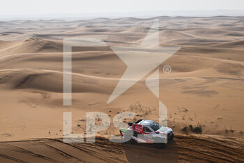 2022-01-04 - 205 Al Rajhi Yazeed (sau), Orr Michael (gbr), Overdrive Toyota, Toyota Hilux Overdrive, Auto FIA T1/T2, W2RC, action during the Stage 3 of the Dakar Rally 2022 between Al Qaysumah and Al Qaysumah, on January 4th 2022 in Al Qaysumah, Saudi Arabia - STAGE 3 OF THE DAKAR RALLY 2022 BETWEEN AL QAYSUMAH AND AL QAYSUMAH - RALLY - MOTORS