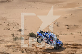 2022-01-04 - 217 Ten Brinke Bernhard (nld), Delaunay Sébastien (fra), Overdrive Toyota, Toyota Hilux Overdrive, Auto FIA T1/T2, W2RC, action during the Stage 3 of the Dakar Rally 2022 between Al Qaysumah and Al Qaysumah, on January 4th 2022 in Al Qaysumah, Saudi Arabia - STAGE 3 OF THE DAKAR RALLY 2022 BETWEEN AL QAYSUMAH AND AL QAYSUMAH - RALLY - MOTORS