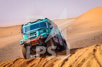 2022-01-04 - 504 Van Kasteren Janus (nld), Snijders Marcel (nld), Rodewald Darek (pol), Petronas Team de Rooy Iveco, Iveco Powerstar, T5 FIA Camion, action during the Stage 3 of the Dakar Rally 2022 between Al Qaysumah and Al Qaysumah, on January 4th 2022 in Al Qaysumah, Saudi Arabia - STAGE 3 OF THE DAKAR RALLY 2022 BETWEEN AL QAYSUMAH AND AL QAYSUMAH - RALLY - MOTORS