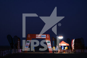 2022-01-05 - Ambiance at the start, DSS during the Stage 4 of the Dakar Rally 2022 between Al Qaysumah and Riyadh, on January 5th 2022 in Riyadh, Saudi Arabia - STAGE 4 OF THE DAKAR RALLY 2022 BETWEEN AL QAYSUMAH AND RIYADH - RALLY - MOTORS