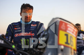 2022-01-05 - Branch Ross (bwa), Monster Energy Yamaha Rally Team, Yamaha WR450F Rally, Moto, portrait at the start, DSS during the Stage 4 of the Dakar Rally 2022 between Al Qaysumah and Riyadh, on January 5th 2022 in Riyadh, Saudi Arabia - STAGE 4 OF THE DAKAR RALLY 2022 BETWEEN AL QAYSUMAH AND RIYADH - RALLY - MOTORS