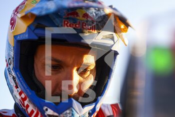 2022-01-05 - Sunderland Sam (aus), GasGas Factory Racing, KTM 450 Rally Factory Replica, Moto, W2RC, portrait at the start, DSS during the Stage 4 of the Dakar Rally 2022 between Al Qaysumah and Riyadh, on January 5th 2022 in Riyadh, Saudi Arabia - STAGE 4 OF THE DAKAR RALLY 2022 BETWEEN AL QAYSUMAH AND RIYADH - RALLY - MOTORS