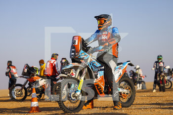 2022-01-05 - Despontin Mikael (bel), KTM, RS, Concept, portrait at the start, DSS during the Stage 4 of the Dakar Rally 2022 between Al Qaysumah and Riyadh, on January 5th 2022 in Riyadh, Saudi Arabia - STAGE 4 OF THE DAKAR RALLY 2022 BETWEEN AL QAYSUMAH AND RIYADH - RALLY - MOTORS