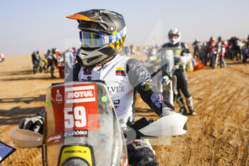 2022-01-05 - Pacheco Giordano (col), Galidoso Racing Team, KTM 450 Rally, Moto, Original by Motul, portrait at the start, DSS during the Stage 4 of the Dakar Rally 2022 between Al Qaysumah and Riyadh, on January 5th 2022 in Riyadh, Saudi Arabia - STAGE 4 OF THE DAKAR RALLY 2022 BETWEEN AL QAYSUMAH AND RIYADH - RALLY - MOTORS