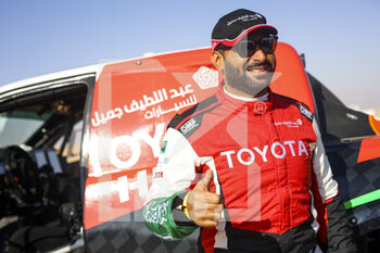 2022-01-05 - Al Rajhi Yazeed (sau), Overdrive Toyota, Toyota Hilux Overdrive, Auto FIA T1/T2, W2RC, portrait at the start, DSS during the Stage 4 of the Dakar Rally 2022 between Al Qaysumah and Riyadh, on January 5th 2022 in Riyadh, Saudi Arabia - STAGE 4 OF THE DAKAR RALLY 2022 BETWEEN AL QAYSUMAH AND RIYADH - RALLY - MOTORS