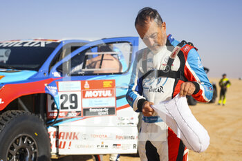 2022-01-05 - Chabot Ronan (fra), Overdrive Toyota, Toyota Hilux Overdrive, Auto FIA T1/T2, W2RC, portrait at the start, DSS during the Stage 4 of the Dakar Rally 2022 between Al Qaysumah and Riyadh, on January 5th 2022 in Riyadh, Saudi Arabia - STAGE 4 OF THE DAKAR RALLY 2022 BETWEEN AL QAYSUMAH AND RIYADH - RALLY - MOTORS