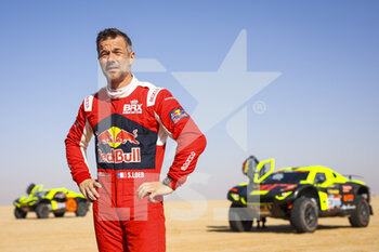 2022-01-05 - Loeb Sébastien (fra), Bahrain Raid Xtreme, BRX Prodrive Hunter T1+, Auto FIA T1/T2, portrait at the start, DSS during the Stage 4 of the Dakar Rally 2022 between Al Qaysumah and Riyadh, on January 5th 2022 in Riyadh, Saudi Arabia - STAGE 4 OF THE DAKAR RALLY 2022 BETWEEN AL QAYSUMAH AND RIYADH - RALLY - MOTORS
