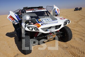 2022-01-05 - 316 Costes Lionel (fra), Tressens Christophe (fra), PH Sport Dans les pas de Léa, PH Sport Zephyr, T4 FIA SSV, W2RC at the start, DSS during the Stage 4 of the Dakar Rally 2022 between Al Qaysumah and Riyadh, on January 5th 2022 in Riyadh, Saudi Arabia - STAGE 4 OF THE DAKAR RALLY 2022 BETWEEN AL QAYSUMAH AND RIYADH - RALLY - MOTORS