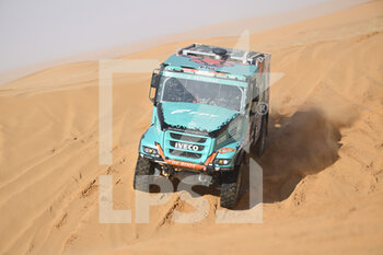 2022-01-05 - 504 Van Kasteren Janus (nld), Snijders Marcel (nld), Rodewald Darek (pol), Petronas Team de Rooy Iveco, Iveco Powerstar, T5 FIA Camion, action during the Stage 4 of the Dakar Rally 2022 between Al Qaysumah and Riyadh, on January 5th 2022 in Riyadh, Saudi Arabia - STAGE 4 OF THE DAKAR RALLY 2022 BETWEEN AL QAYSUMAH AND RIYADH - RALLY - MOTORS