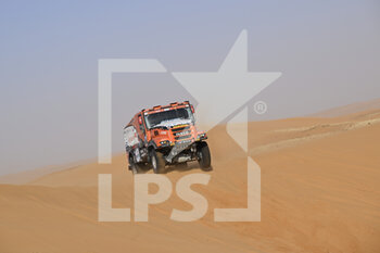 2022-01-05 - 506 Van der Brink Martin (nld), Willemsen Peter (bel), Der Kinderen Bernard (nld), Mammoet Rallysport Team de Rooy Iveco, Iveco Powerstar, T5 FIA Camion, action during the Stage 4 of the Dakar Rally 2022 between Al Qaysumah and Riyadh, on January 5th 2022 in Riyadh, Saudi Arabia - STAGE 4 OF THE DAKAR RALLY 2022 BETWEEN AL QAYSUMAH AND RIYADH - RALLY - MOTORS