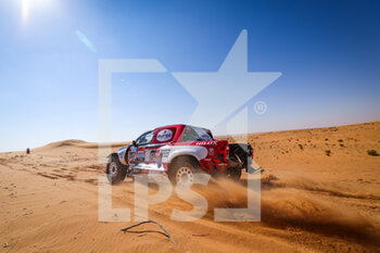 2022-01-05 - 207 De Villiers Giniel (zaf), Murphy Dennis (zaf), Toyota Gazoo Racing, Toyota GR DKR Hilux T1+, Auto FIA T1/T2, action during the Stage 4 of the Dakar Rally 2022 between Al Qaysumah and Riyadh, on January 5th 2022 in Riyadh, Saudi Arabia - STAGE 4 OF THE DAKAR RALLY 2022 BETWEEN AL QAYSUMAH AND RIYADH - RALLY - MOTORS