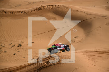 2022-01-05 - 205 Al Rajhi Yazeed (sau), Orr Michael (gbr), Overdrive Toyota, Toyota Hilux Overdrive, Auto FIA T1/T2, W2RC, action during the Stage 4 of the Dakar Rally 2022 between Al Qaysumah and Riyadh, on January 5th 2022 in Riyadh, Saudi Arabia - STAGE 4 OF THE DAKAR RALLY 2022 BETWEEN AL QAYSUMAH AND RIYADH - RALLY - MOTORS
