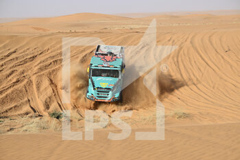 2022-01-05 - 515 Versteijnen Victor Willem Come (nld), Buursen Rob (nld), Smits Randy (nld), Petronas Team de Rooy Iveco, Iveco Powerstar, T5 FIA Camion, action during the Stage 4 of the Dakar Rally 2022 between Al Qaysumah and Riyadh, on January 5th 2022 in Riyadh, Saudi Arabia - STAGE 4 OF THE DAKAR RALLY 2022 BETWEEN AL QAYSUMAH AND RIYADH - RALLY - MOTORS