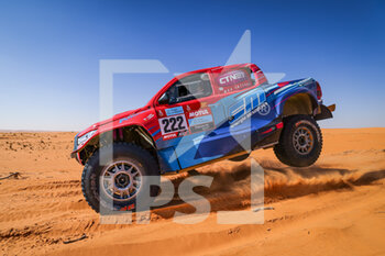 2022-01-05 - 222 Alvarez Lucio (arg), Monleon Armand (spa), Overdrive Toyota, Toyota Hilux Overdrive, Auto FIA T1/T2, W2RC, action during the Stage 4 of the Dakar Rally 2022 between Al Qaysumah and Riyadh, on January 5th 2022 in Riyadh, Saudi Arabia - STAGE 4 OF THE DAKAR RALLY 2022 BETWEEN AL QAYSUMAH AND RIYADH - RALLY - MOTORS