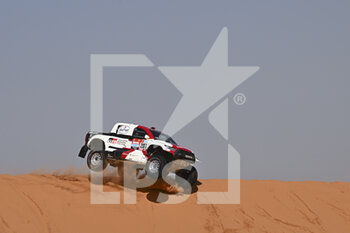 2022-01-05 - 207 De Villiers Giniel (zaf), Murphy Dennis (zaf), Toyota Gazoo Racing, Toyota GR DKR Hilux T1+, Auto FIA T1/T2, action during the Stage 4 of the Dakar Rally 2022 between Al Qaysumah and Riyadh, on January 5th 2022 in Riyadh, Saudi Arabia - STAGE 4 OF THE DAKAR RALLY 2022 BETWEEN AL QAYSUMAH AND RIYADH - RALLY - MOTORS