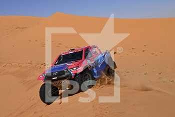 2022-01-05 - 222 Alvarez Lucio (arg), Monleon Armand (spa), Overdrive Toyota, Toyota Hilux Overdrive, Auto FIA T1/T2, W2RC, action during the Stage 4 of the Dakar Rally 2022 between Al Qaysumah and Riyadh, on January 5th 2022 in Riyadh, Saudi Arabia - STAGE 4 OF THE DAKAR RALLY 2022 BETWEEN AL QAYSUMAH AND RIYADH - RALLY - MOTORS