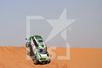 2022-01-05 - 218 Seaidan Yasir (sau), Kuzmich Alexey (rus), YBS-X-Raid, Mini John Cooper Works Rally, Auto FIA T1/T2, action during the Stage 4 of the Dakar Rally 2022 between Al Qaysumah and Riyadh, on January 5th 2022 in Riyadh, Saudi Arabia - STAGE 4 OF THE DAKAR RALLY 2022 BETWEEN AL QAYSUMAH AND RIYADH - RALLY - MOTORS