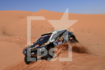 2022-01-05 - 206 Al Qassimi Sheikh Khalid (are), Von Zitzewitz Dirk (ger), PH Sport, Abu Dhabi Racing, Peugeot 3008 DKR, Auto FIA T1/T2, action during the Stage 4 of the Dakar Rally 2022 between Al Qaysumah and Riyadh, on January 5th 2022 in Riyadh, Saudi Arabia - STAGE 4 OF THE DAKAR RALLY 2022 BETWEEN AL QAYSUMAH AND RIYADH - RALLY - MOTORS