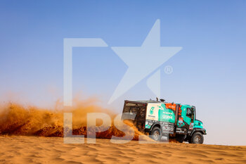2022-01-05 - 504 Van Kasteren Janus (nld), Snijders Marcel (nld), Rodewald Darek (pol), Petronas Team de Rooy Iveco, Iveco Powerstar, T5 FIA Camion, action during the Stage 4 of the Dakar Rally 2022 between Al Qaysumah and Riyadh, on January 5th 2022 in Riyadh, Saudi Arabia - STAGE 4 OF THE DAKAR RALLY 2022 BETWEEN AL QAYSUMAH AND RIYADH - RALLY - MOTORS