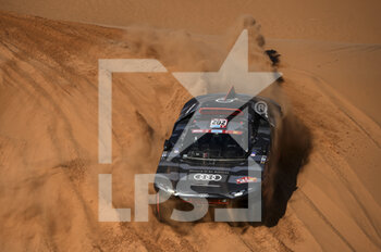 2022-01-06 - 202 Sainz Carlos (spa), Cruz Lucas (spa), Team Audi Sport, Audi RS Q e-tron, Auto FIA T1/T2, action during the Stage 5 of the Dakar Rally 2022 around Riyadh, on January 6th 2022 in Riyadh, Saudi Arabia - STAGE 5 OF THE DAKAR RALLY 2022 - RALLY - MOTORS