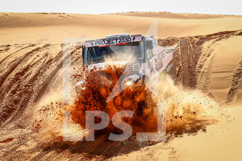 2022-01-06 - 520 Koolen Kees (nld), De Graaff Wouter (nld), Van Uden Gijsbert (nld), Big Shock Racing, Iveco Powerstar, T5 FIA Camion, W2RC, action during the Stage 5 of the Dakar Rally 2022 around Riyadh, on January 6th 2022 in Riyadh, Saudi Arabia - STAGE 5 OF THE DAKAR RALLY 2022 - RALLY - MOTORS
