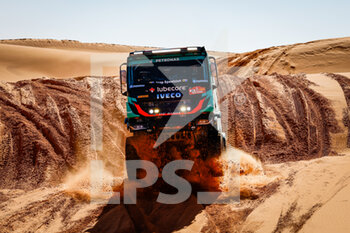 2022-01-06 - 524 Van Den Brink Mitchel (nld), Mouw Rijk (nld), Donkelaar Bert (nld), Petronas Team de Rooy Iveco, Iveco Powestar, T5 FIA Camion, action during the Stage 5 of the Dakar Rally 2022 around Riyadh, on January 6th 2022 in Riyadh, Saudi Arabia - STAGE 5 OF THE DAKAR RALLY 2022 - RALLY - MOTORS